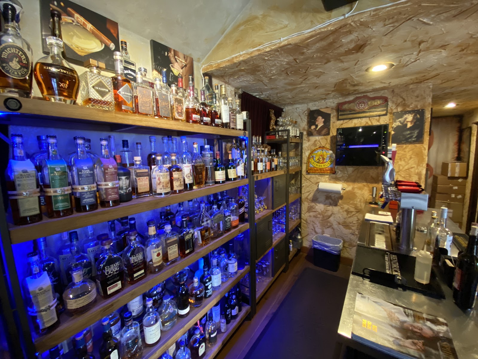 Stogies Gold Country Lounge photo 3