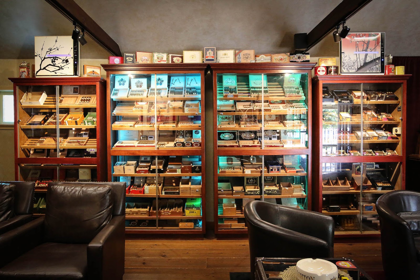 Stogies Gold Country Lounge photo 5