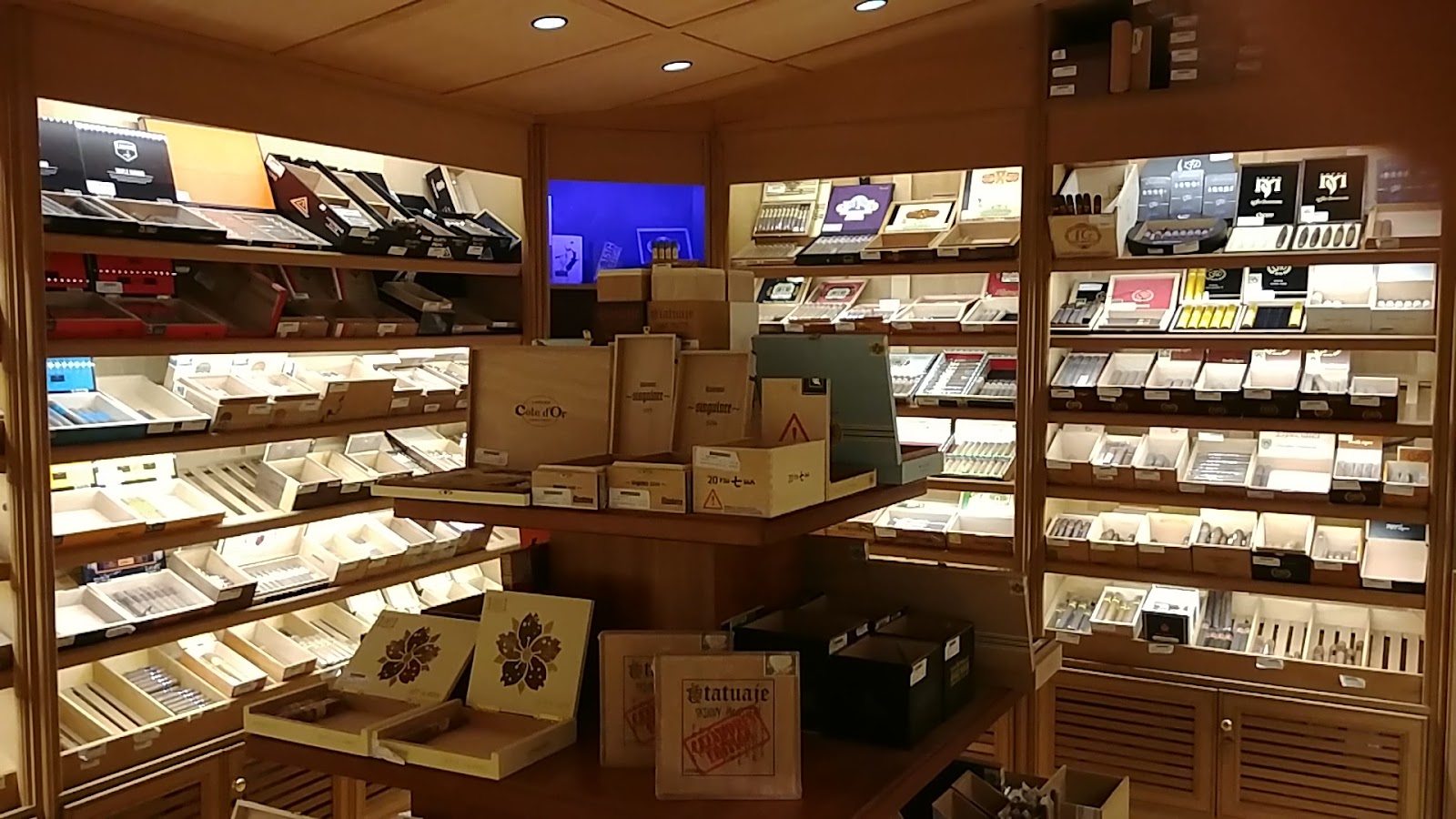 Summit Cigar Company photo 2