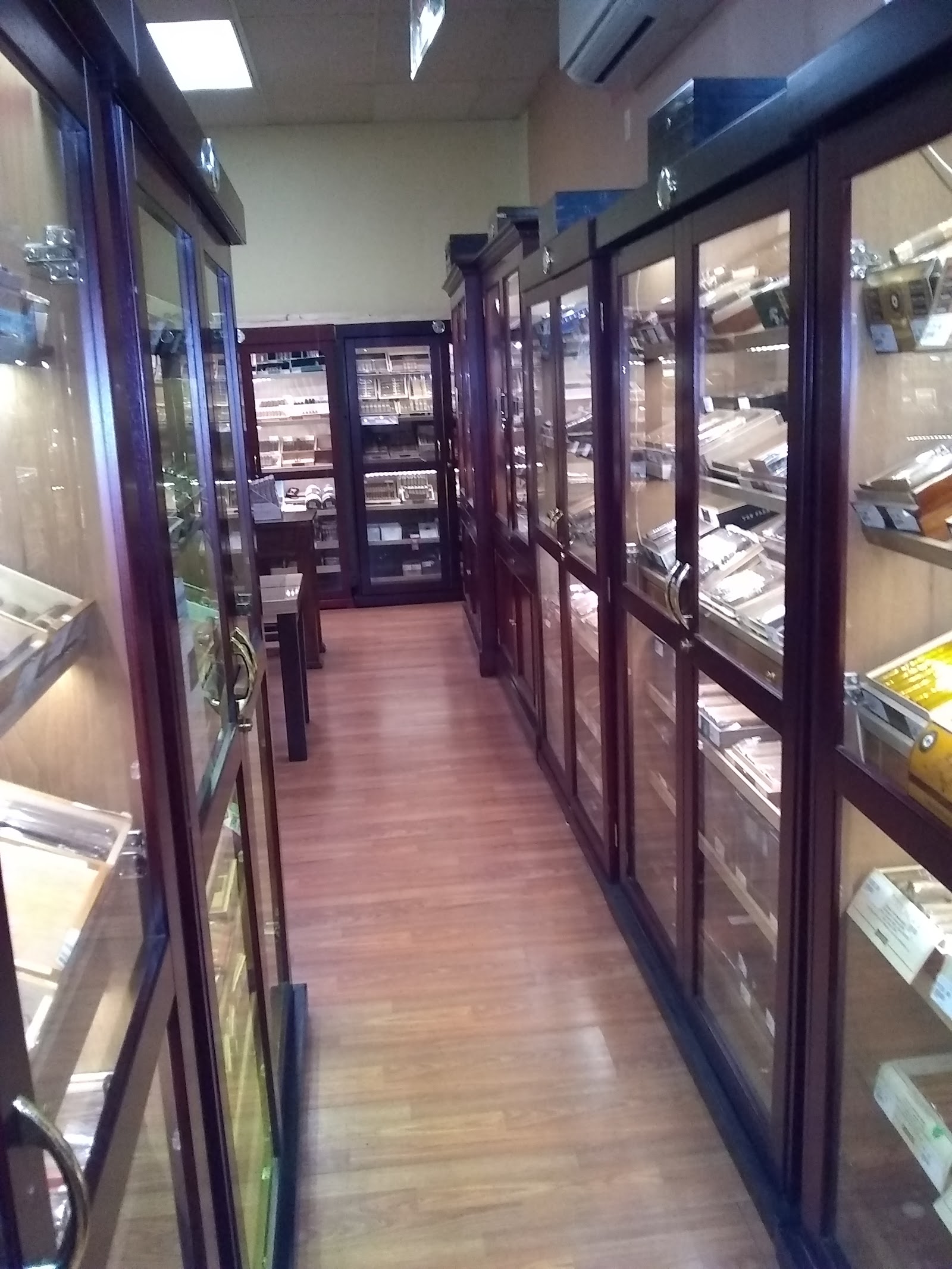 Superior Smoke Shoppes, LLC - Homestead, PA photo 4