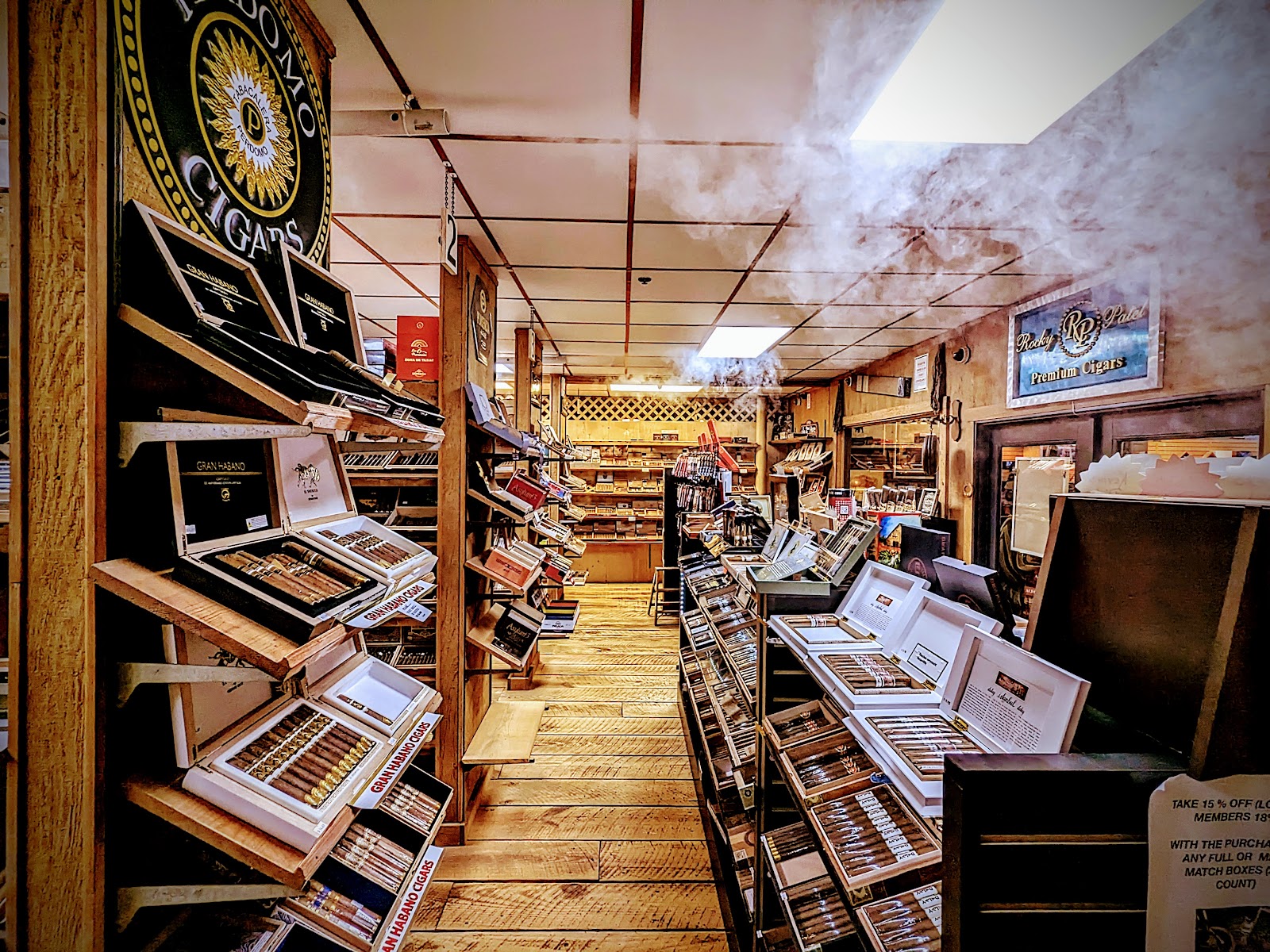Tabaco World photo 4