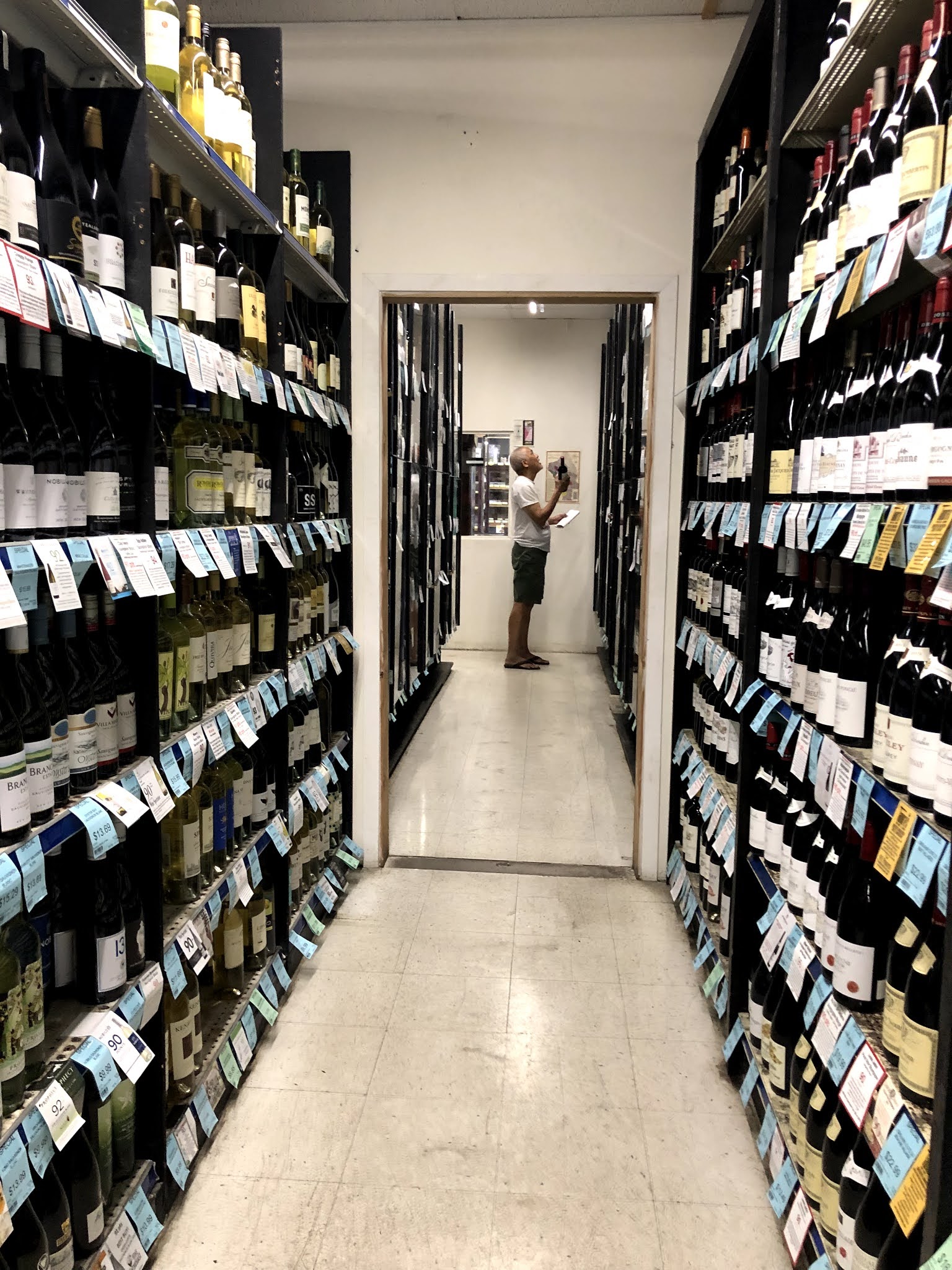 Tamura's Fine Wine & Liquors - Honolulu, HI (Waialae Ave) photo 2