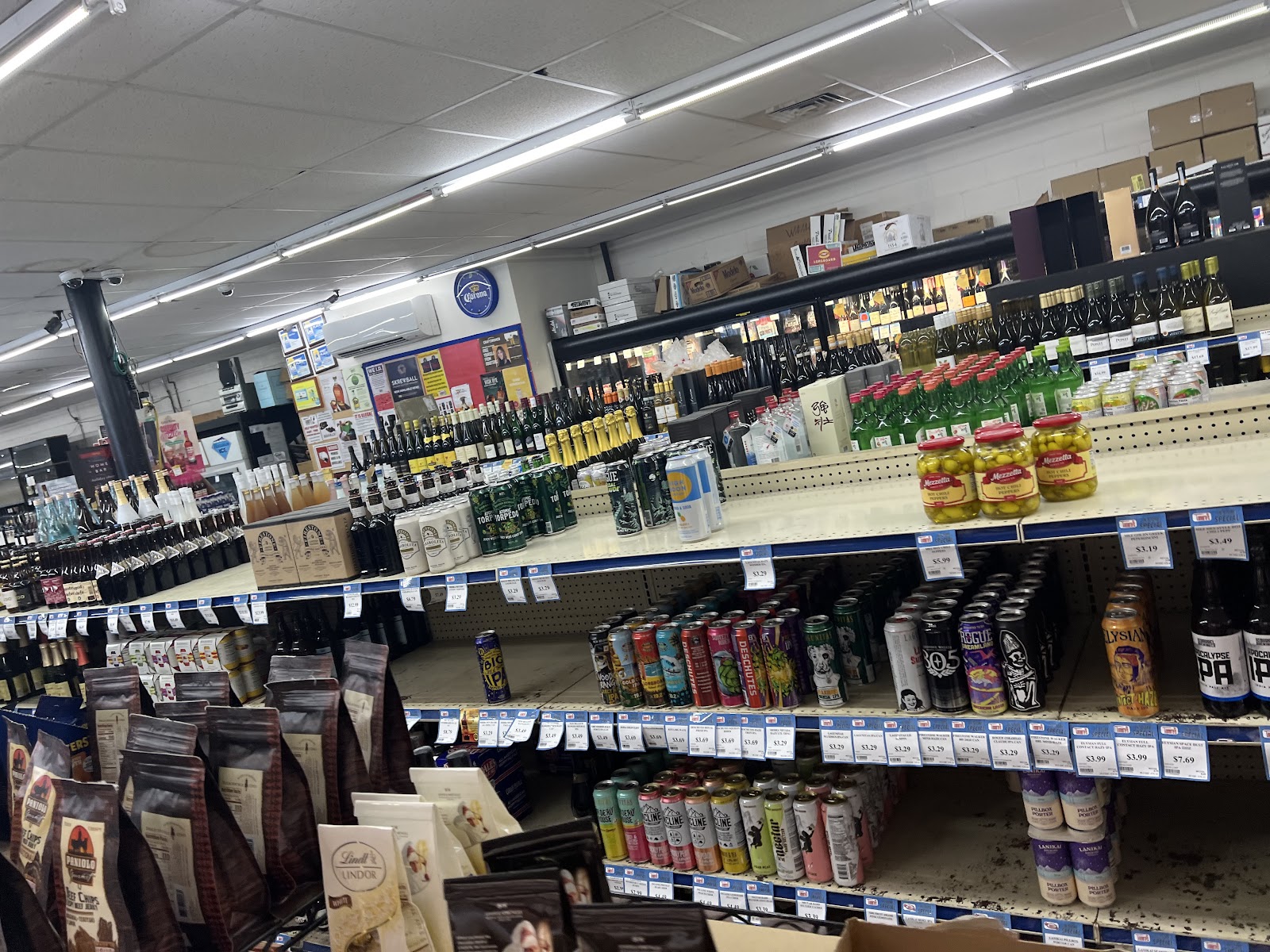Tamura's Fine Wine & Liquors - Honolulu, HI (Waialae Ave) photo 4