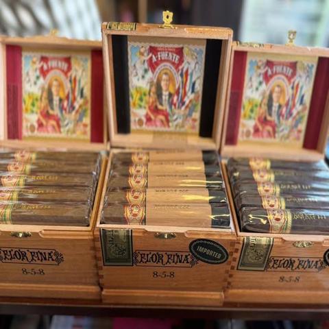 The Cigar Box photo 3