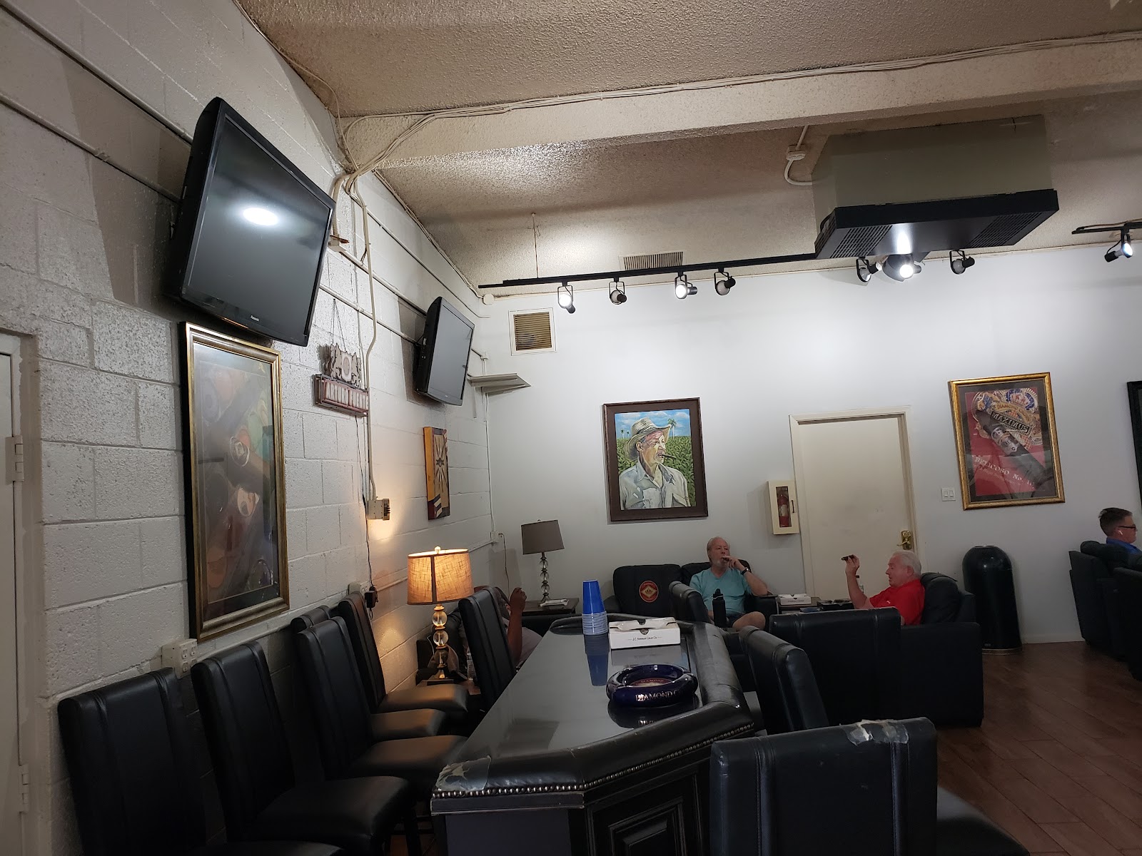 The Cigar King - Scottsdale photo 6