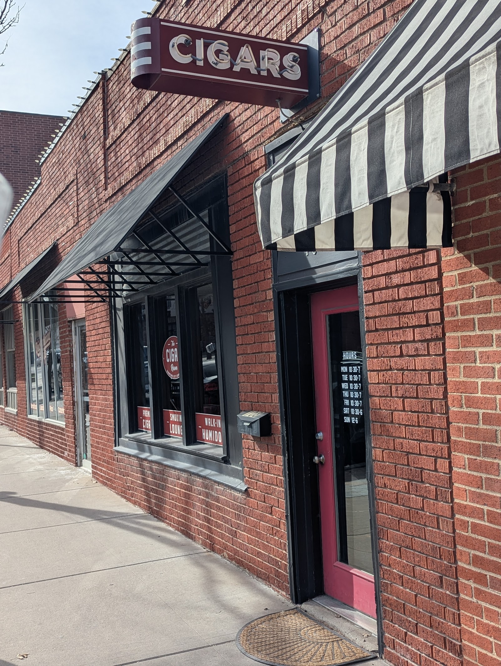 The Cigar Room - Lees Summit