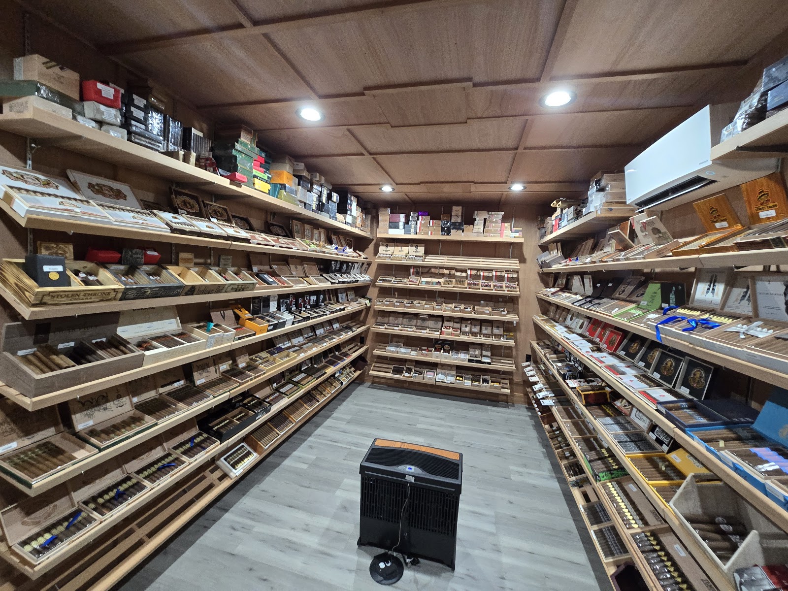The Cigar Vault Oakdale photo 3