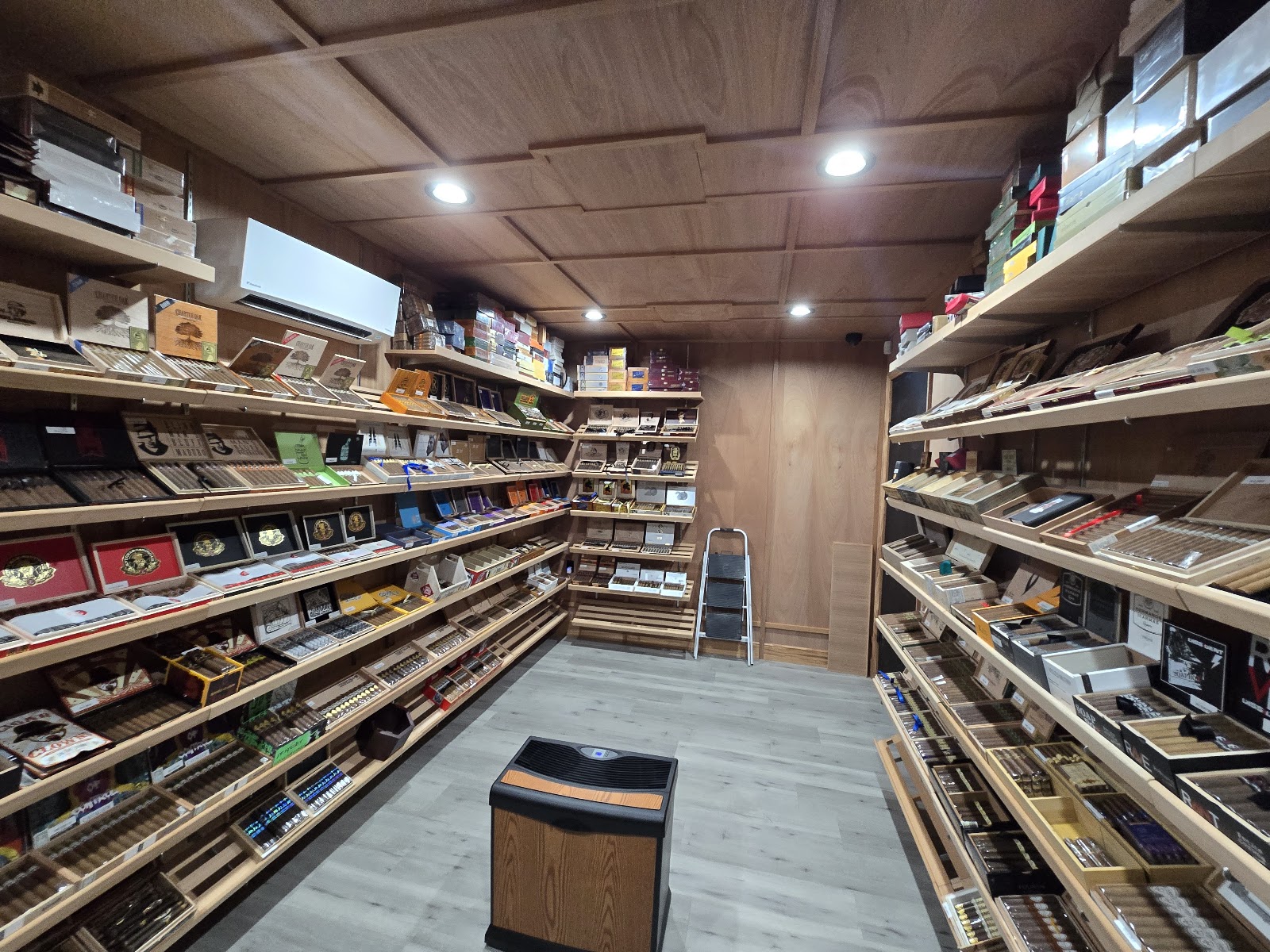 The Cigar Vault Oakdale photo 6