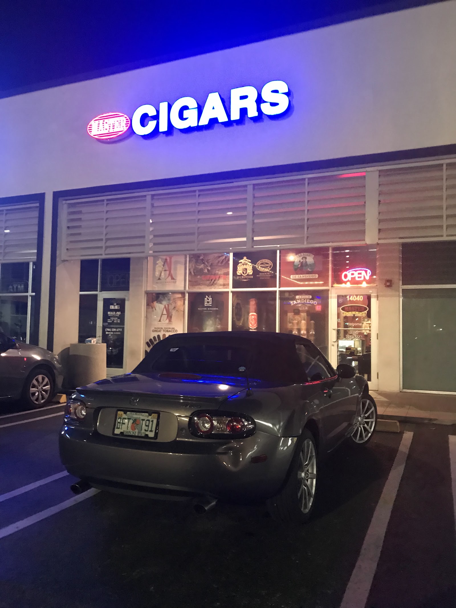 The District Cigars Lounge