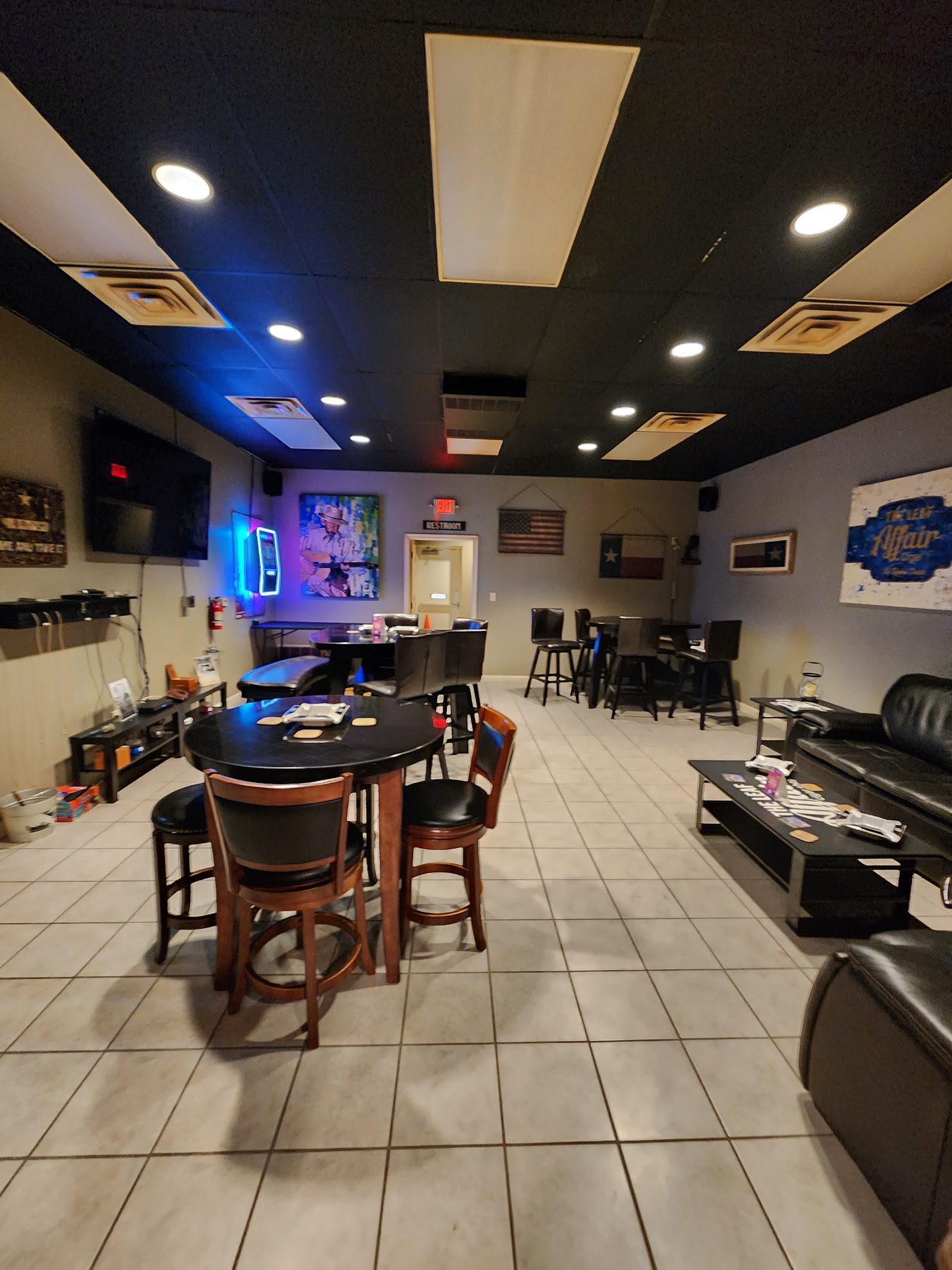 The Leaf Affair Cigar Shop photo 3
