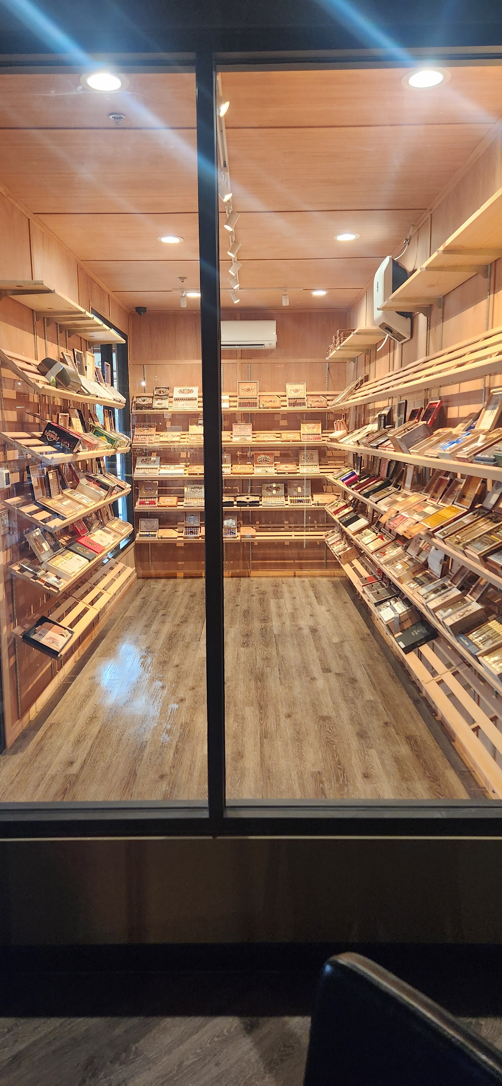 The Leaf Cigar Emporium photo 8