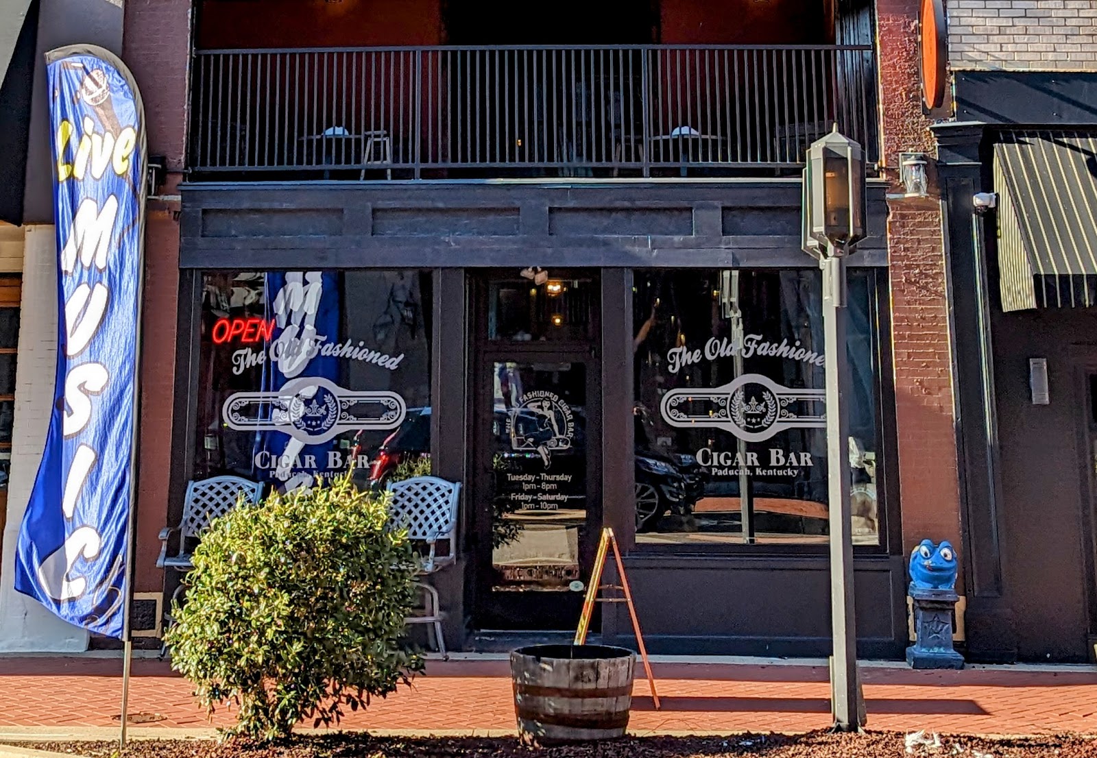 The Old Fashioned Cigar Bar