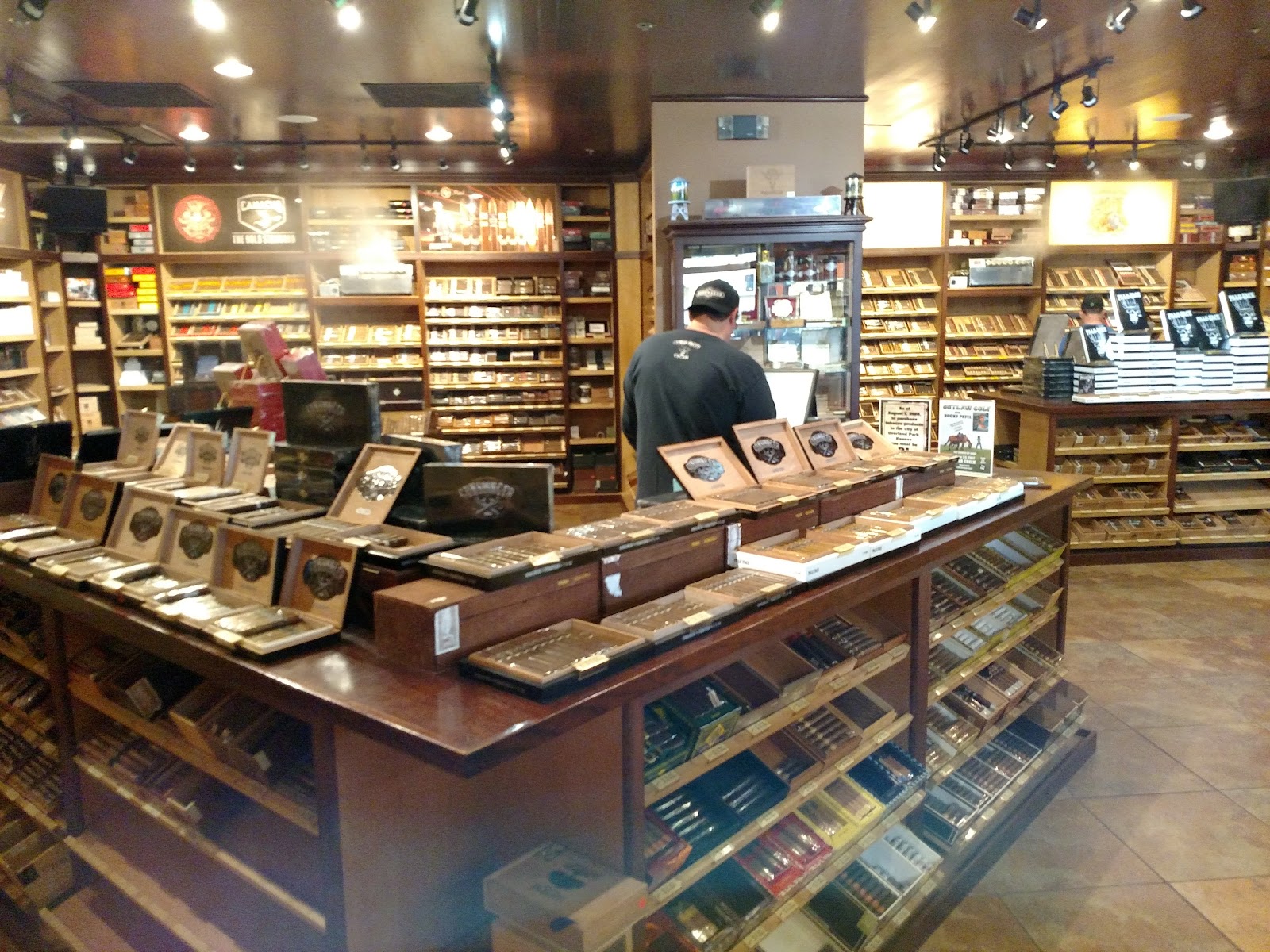 The Outlaw Cigar Co - Overland Park (South) photo 4