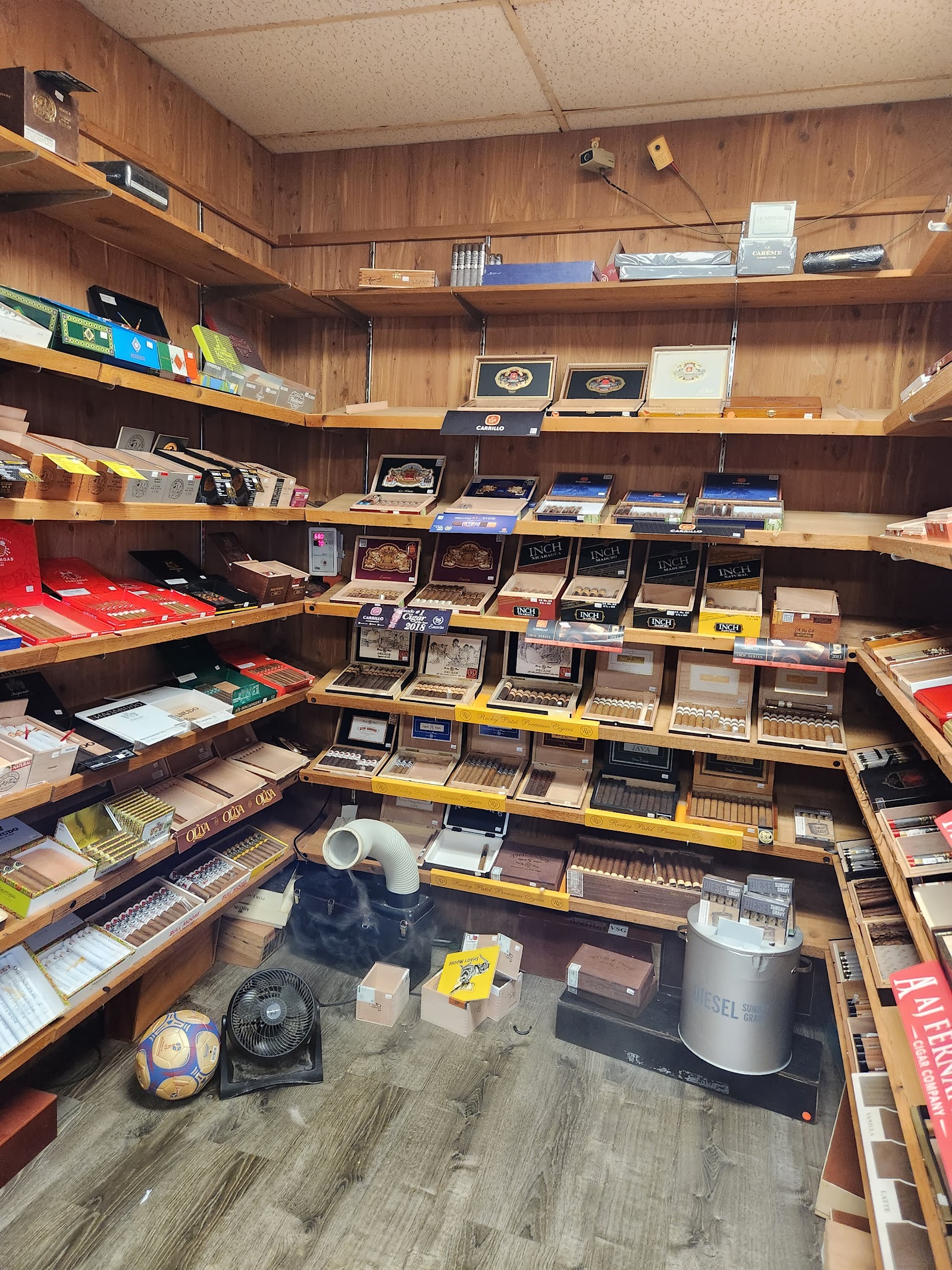 The Rivermen Cigar Company photo 2