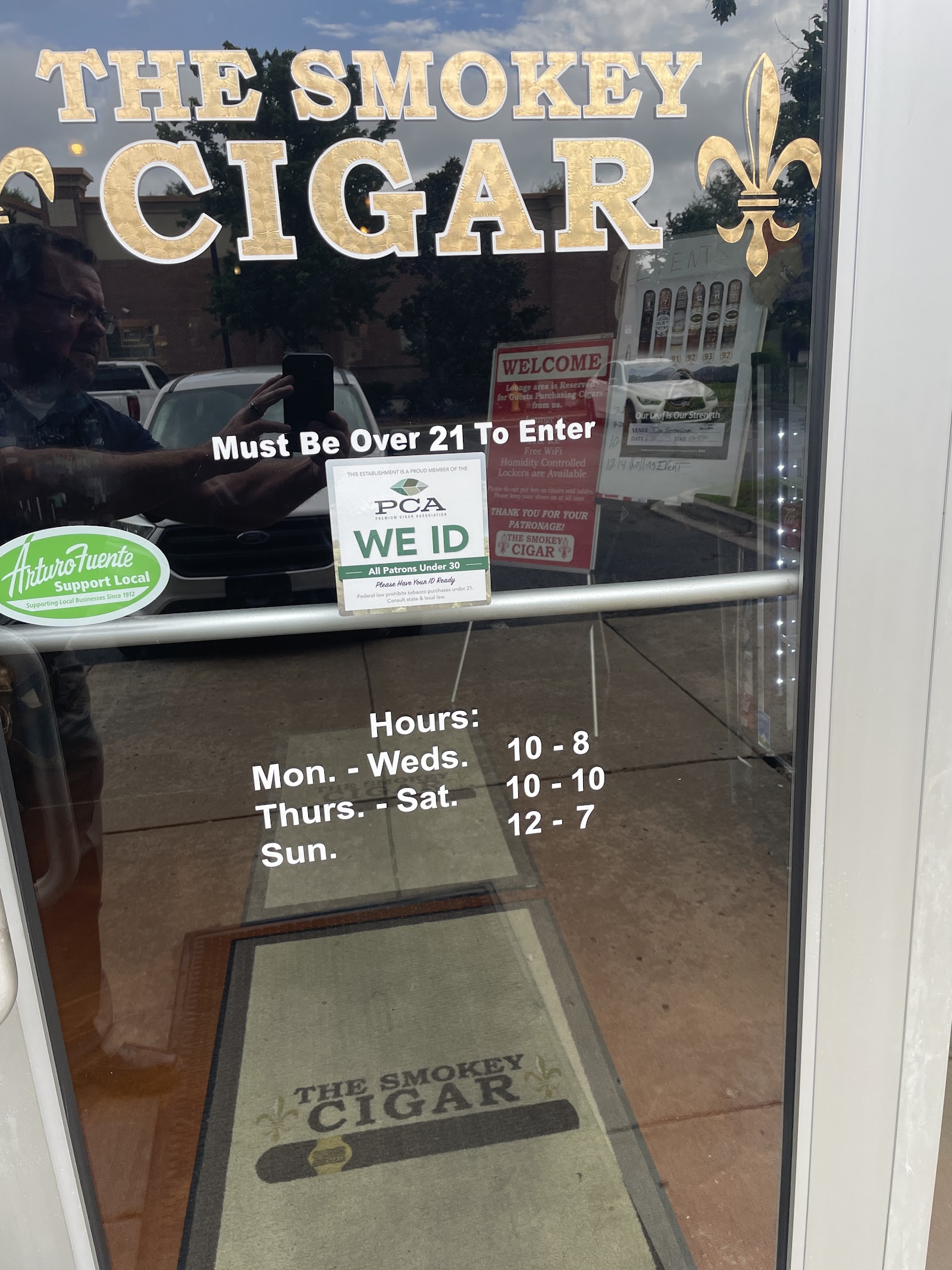 The Smokey Cigar photo 8
