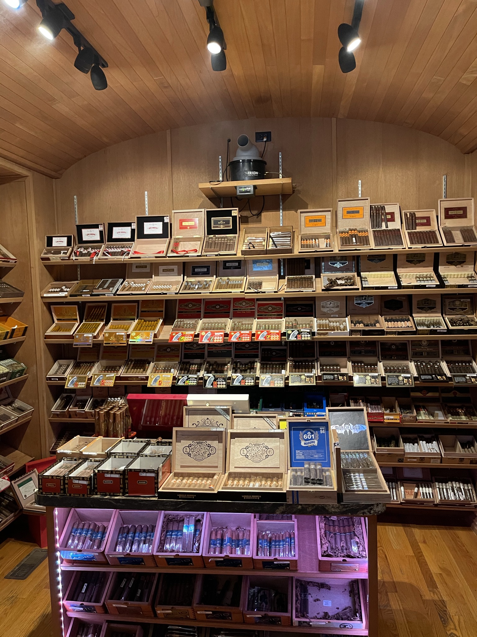 Third Street Cigar photo 4