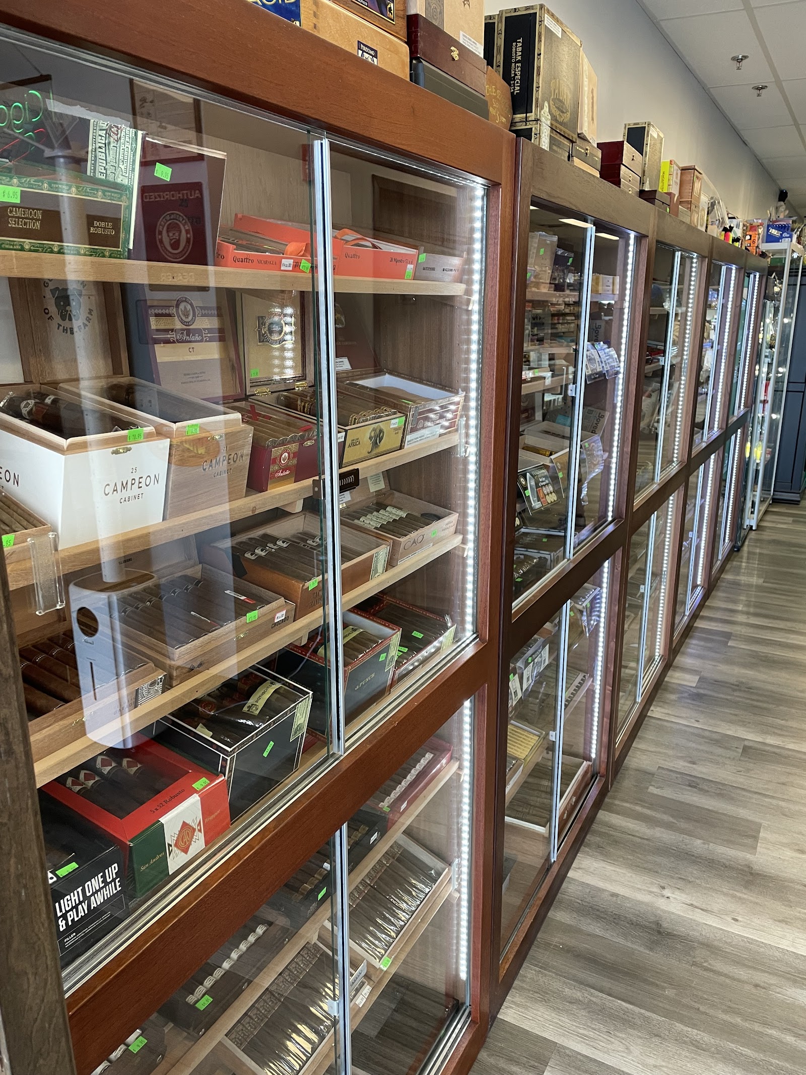 Tip Top Smoke Emporium photo 4