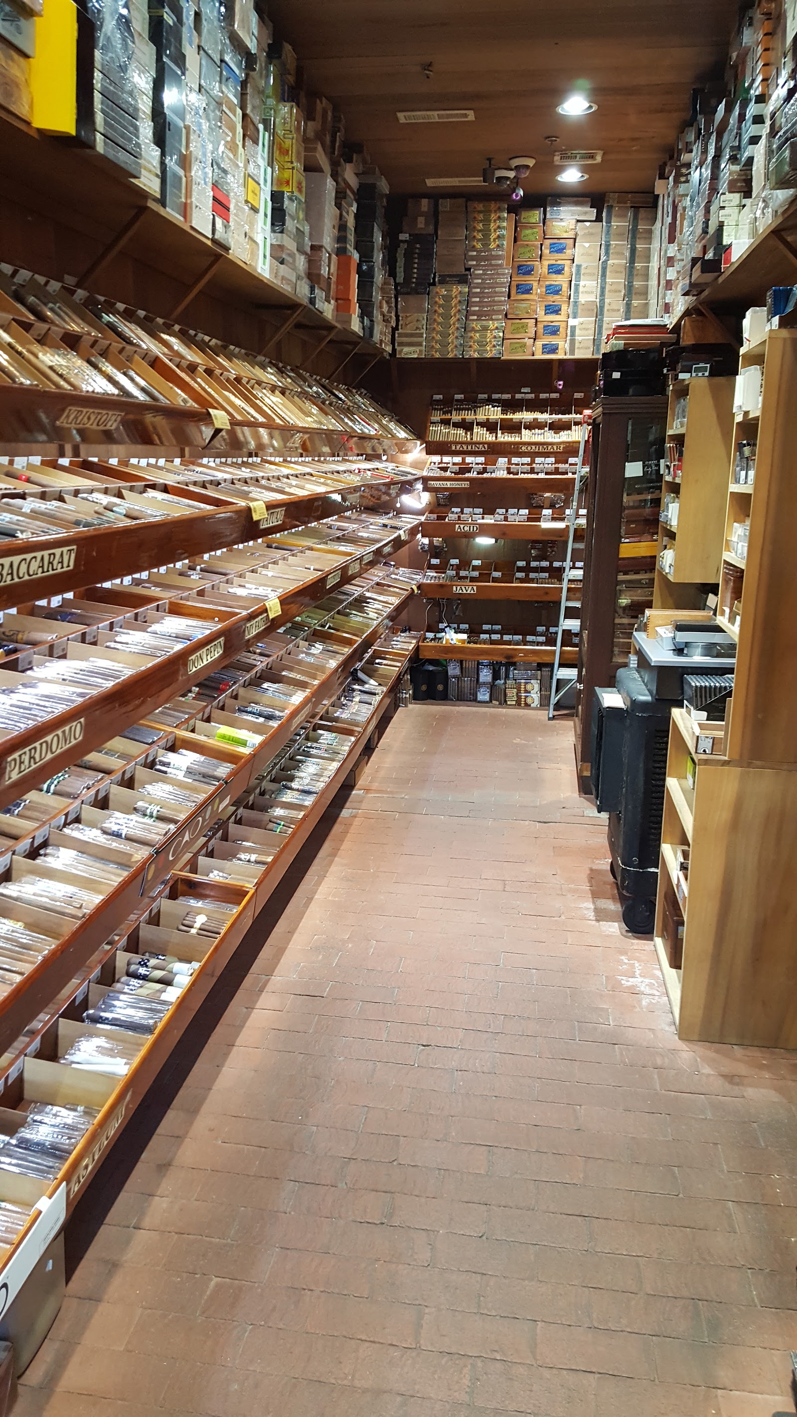 Tobacco Leaf Henderson photo 2
