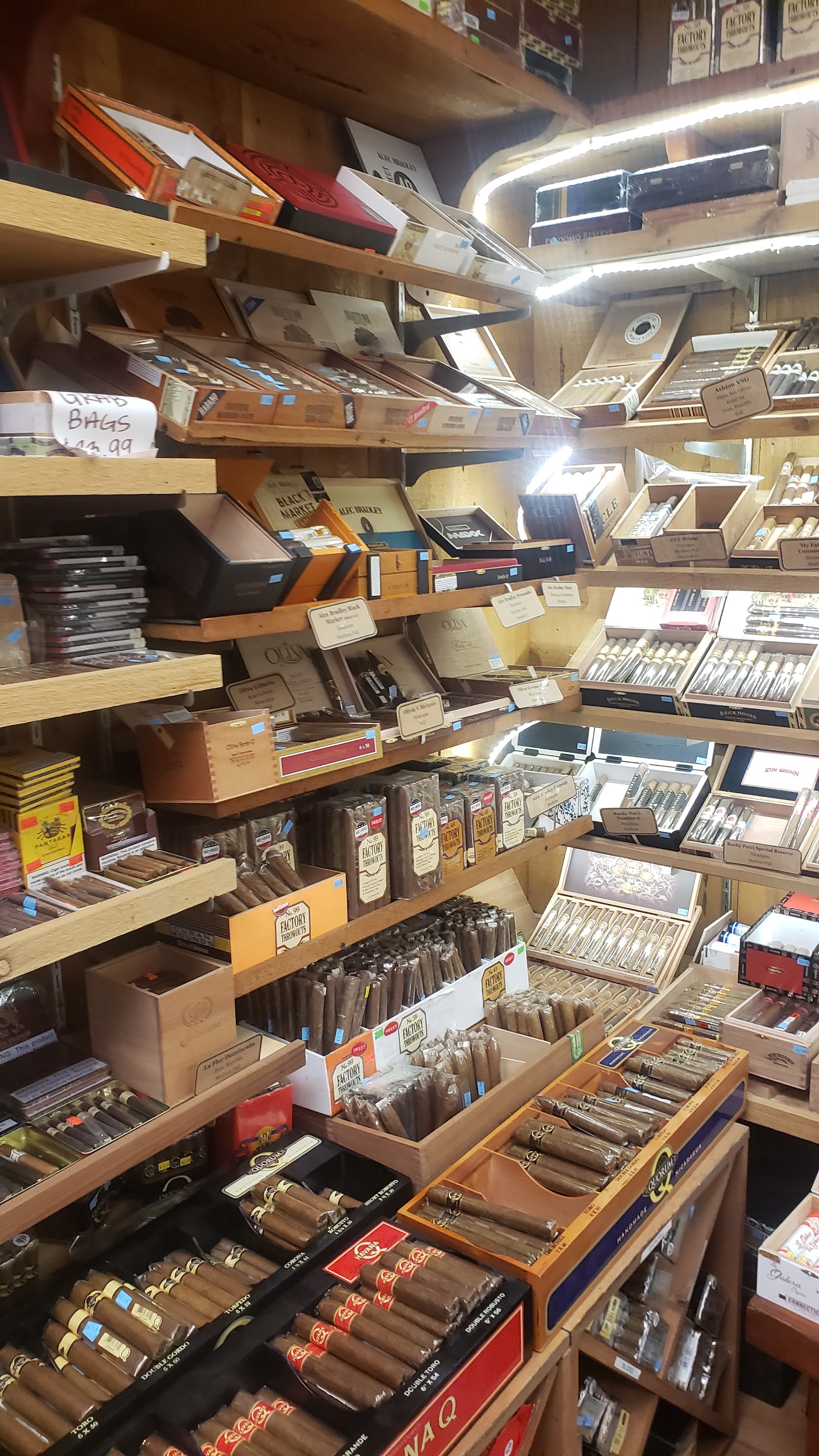Tobacco 'N Brew photo 4