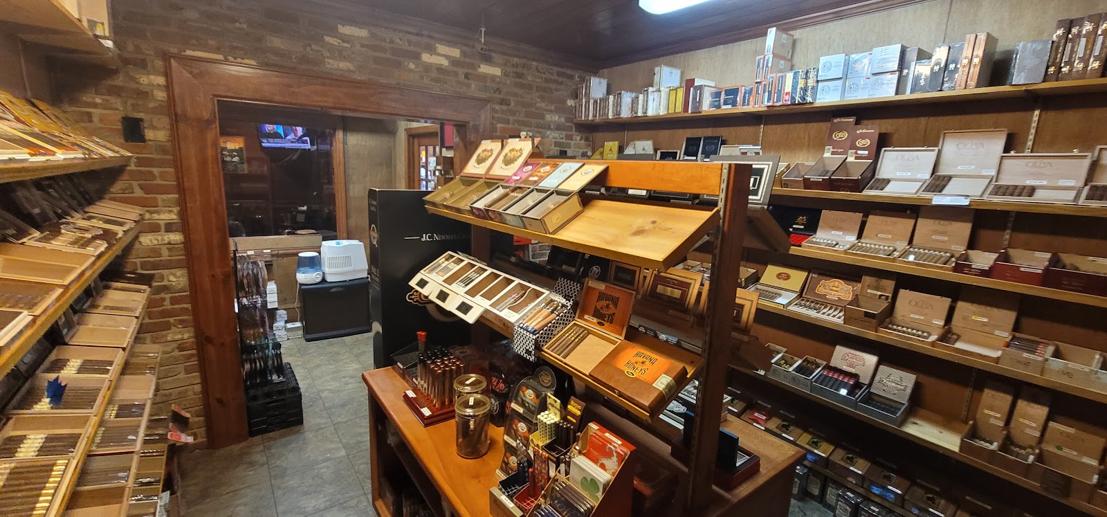 Top Shelf Cigar & Tobacco Shoppe photo 3