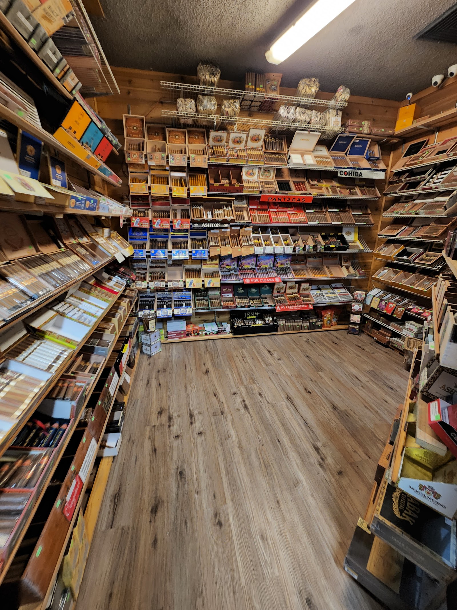 Utopia Cigar photo 2