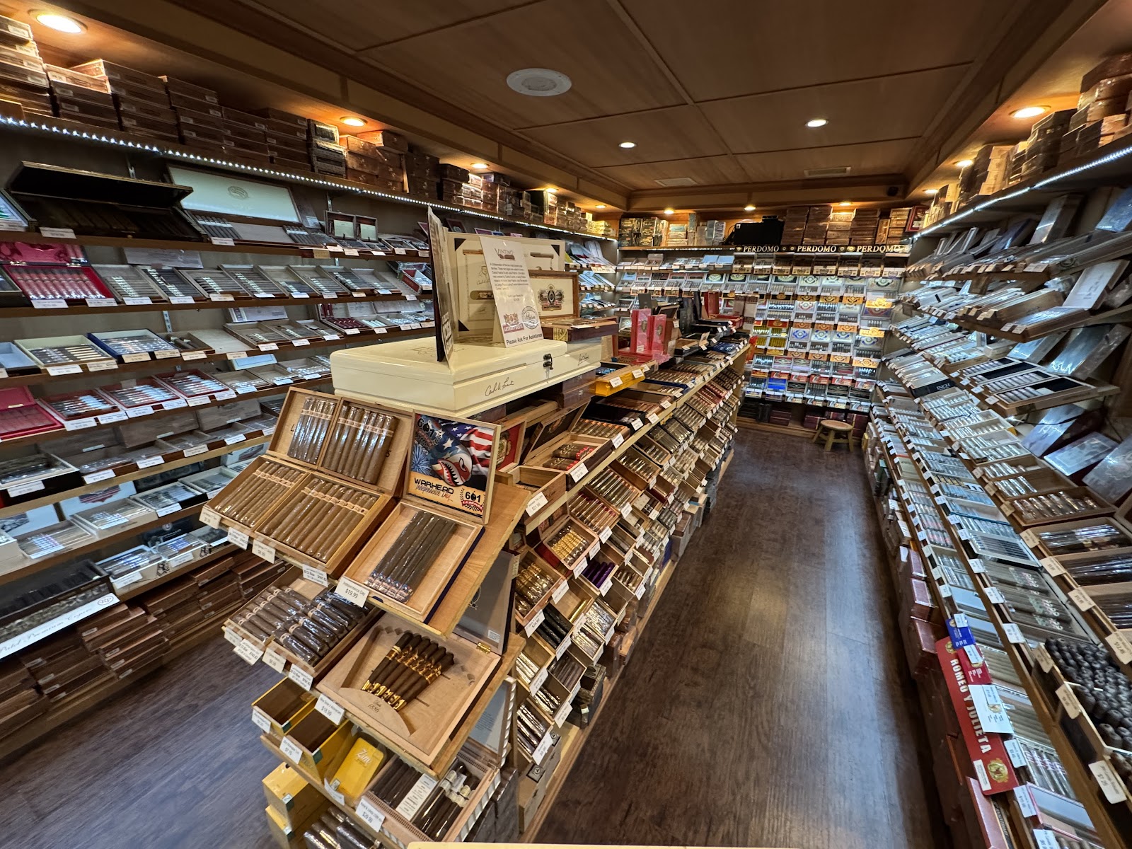 Vintino's Premium Cigars & Smoking Lounge photo 2