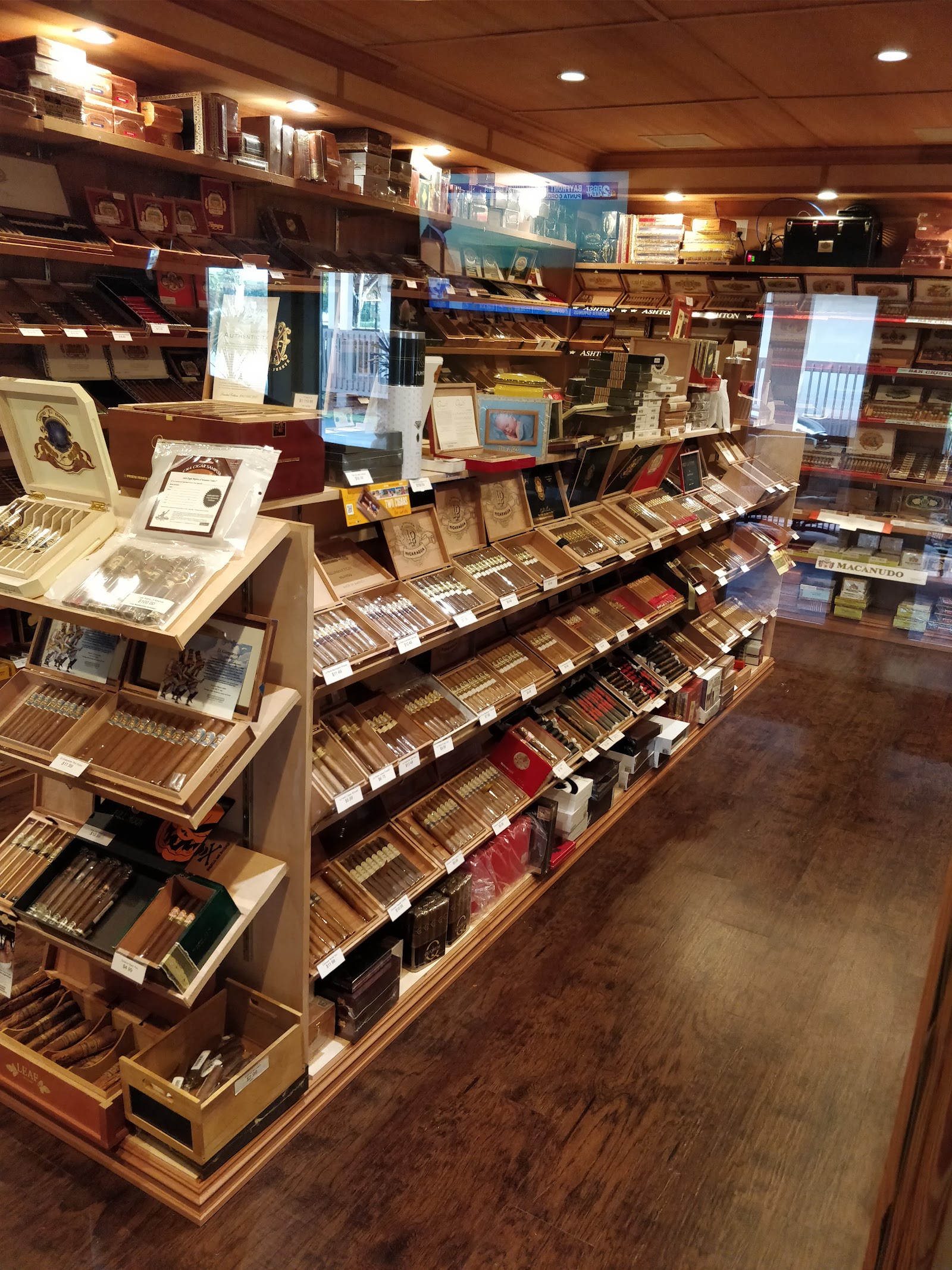 Vintino's Premium Cigars & Smoking Lounge photo 5