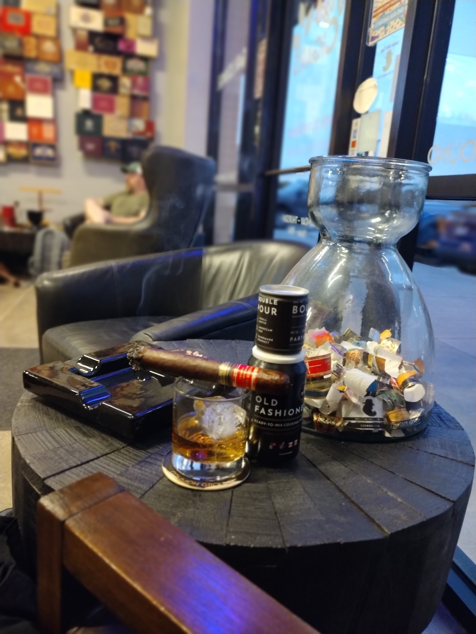 Viso Cigar Lounge photo 4