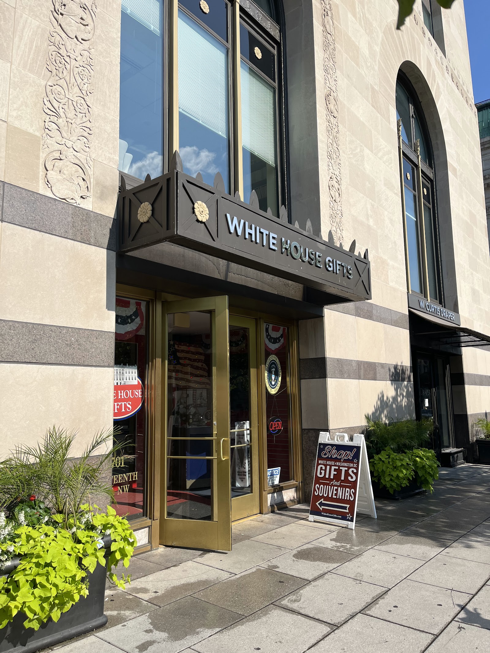 W. Curtis Draper Tobacconist