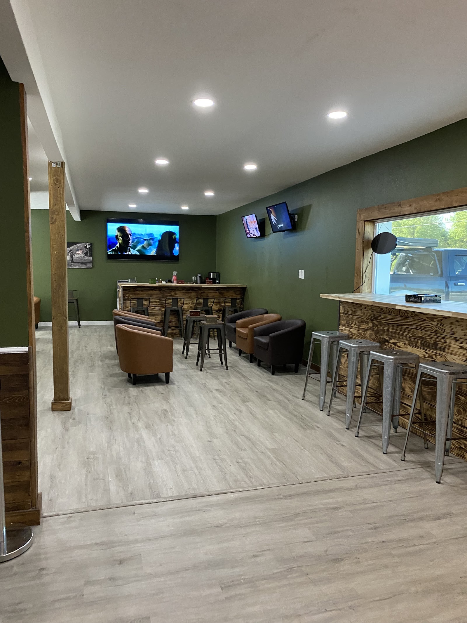 War Wagon Cigar Lounge photo 4