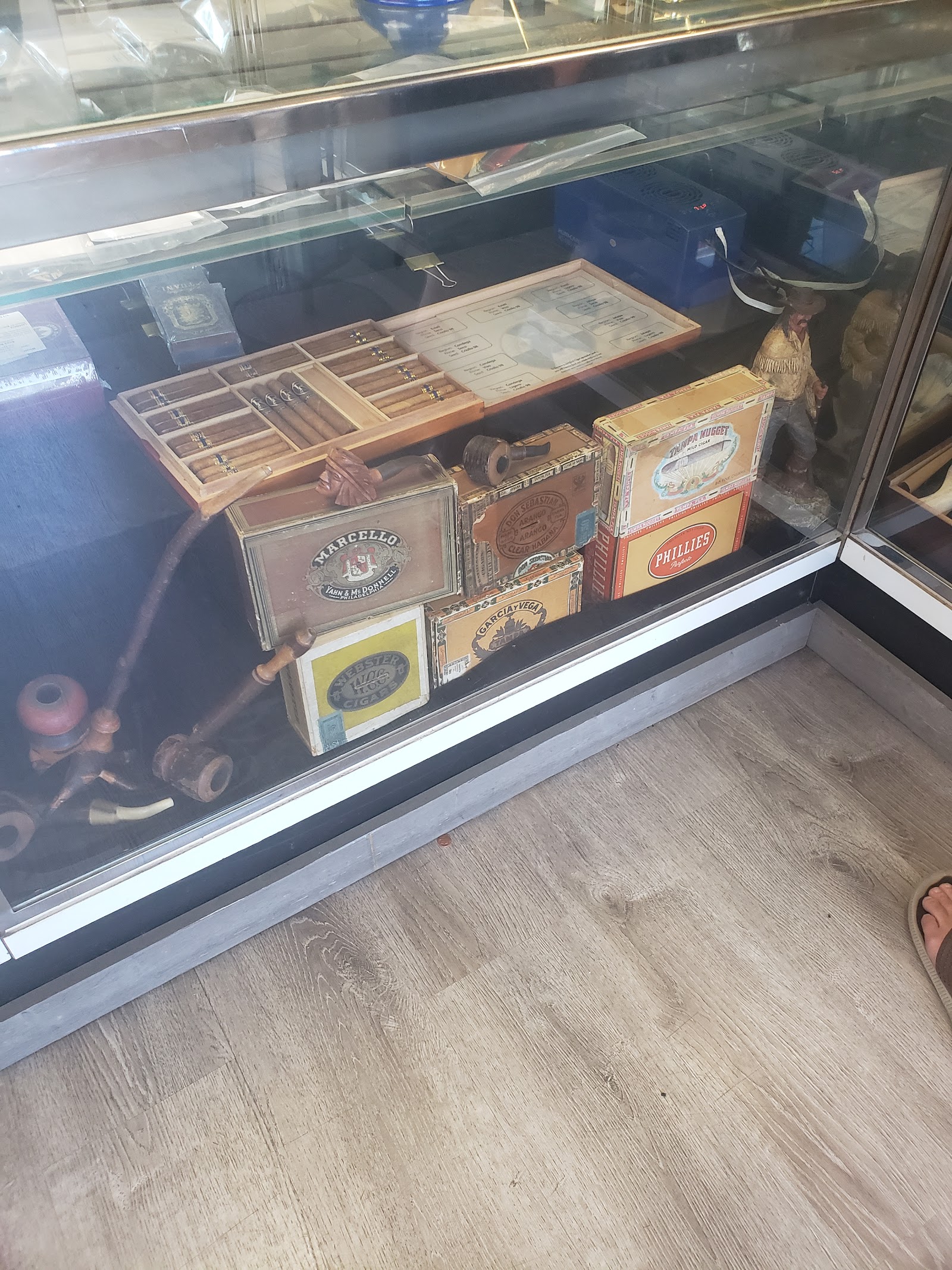 Wooden Indian Tobacco Shop and Lounge photo 8
