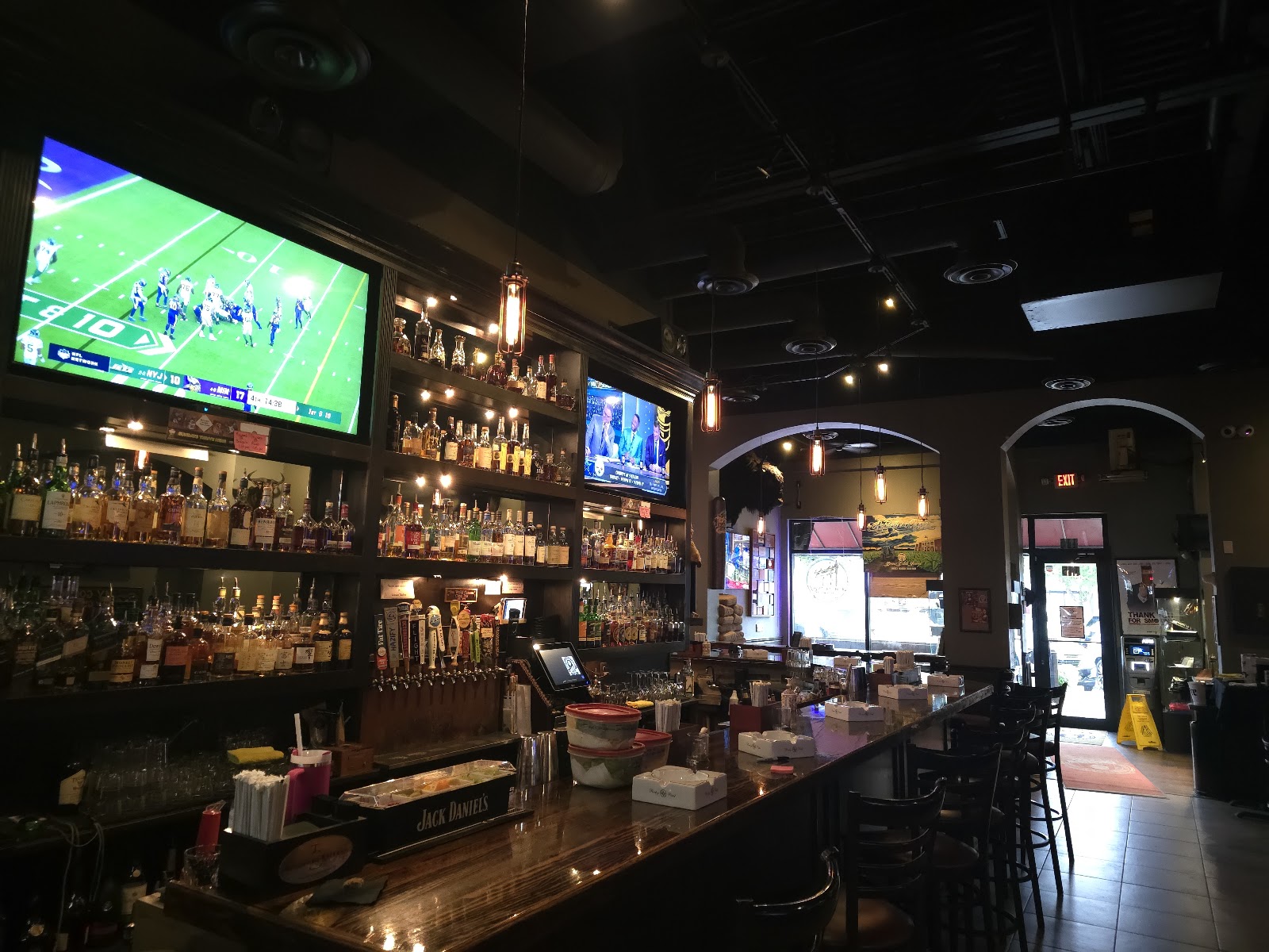 World Famous Cigar Bar Gulf Coast Town Center photo 3