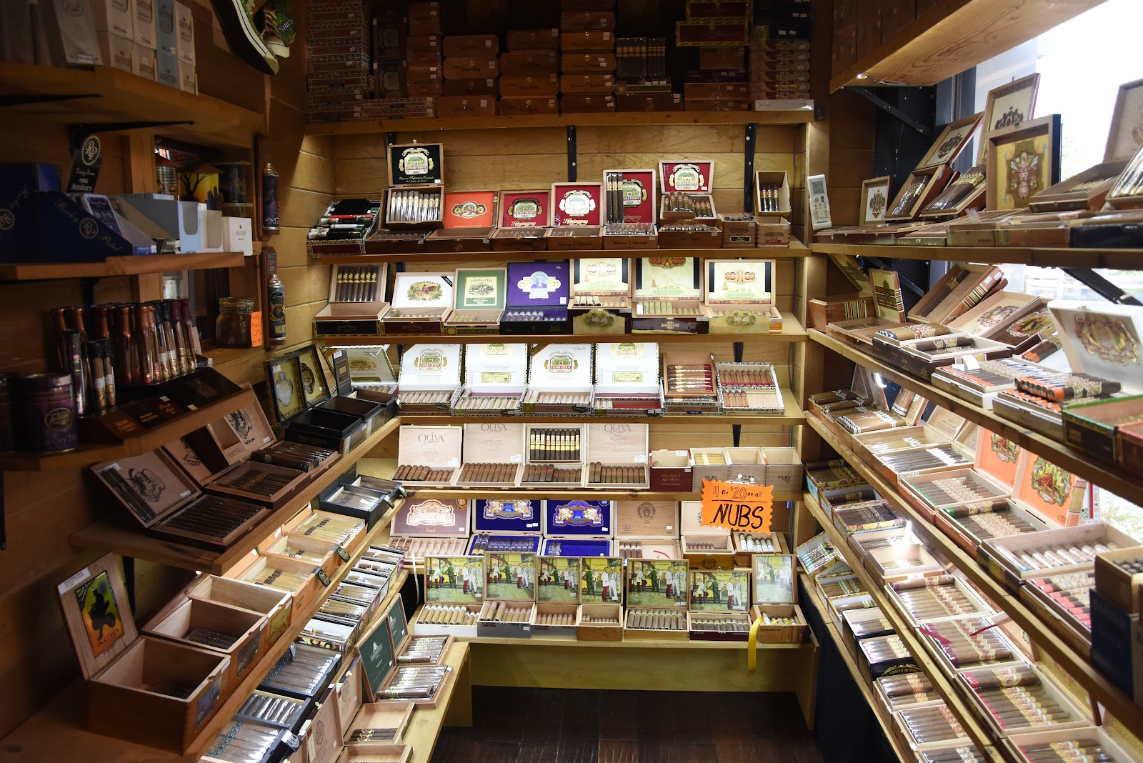 World Famous Cigar Bar Gulf Coast Town Center photo 6