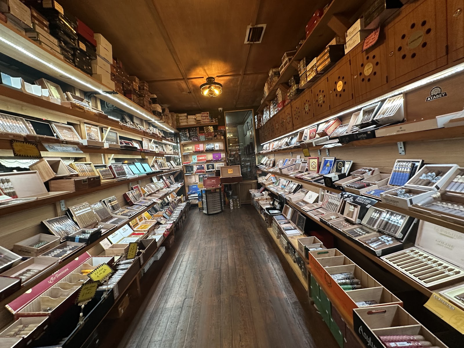 World Famous Cigar Bar photo 4