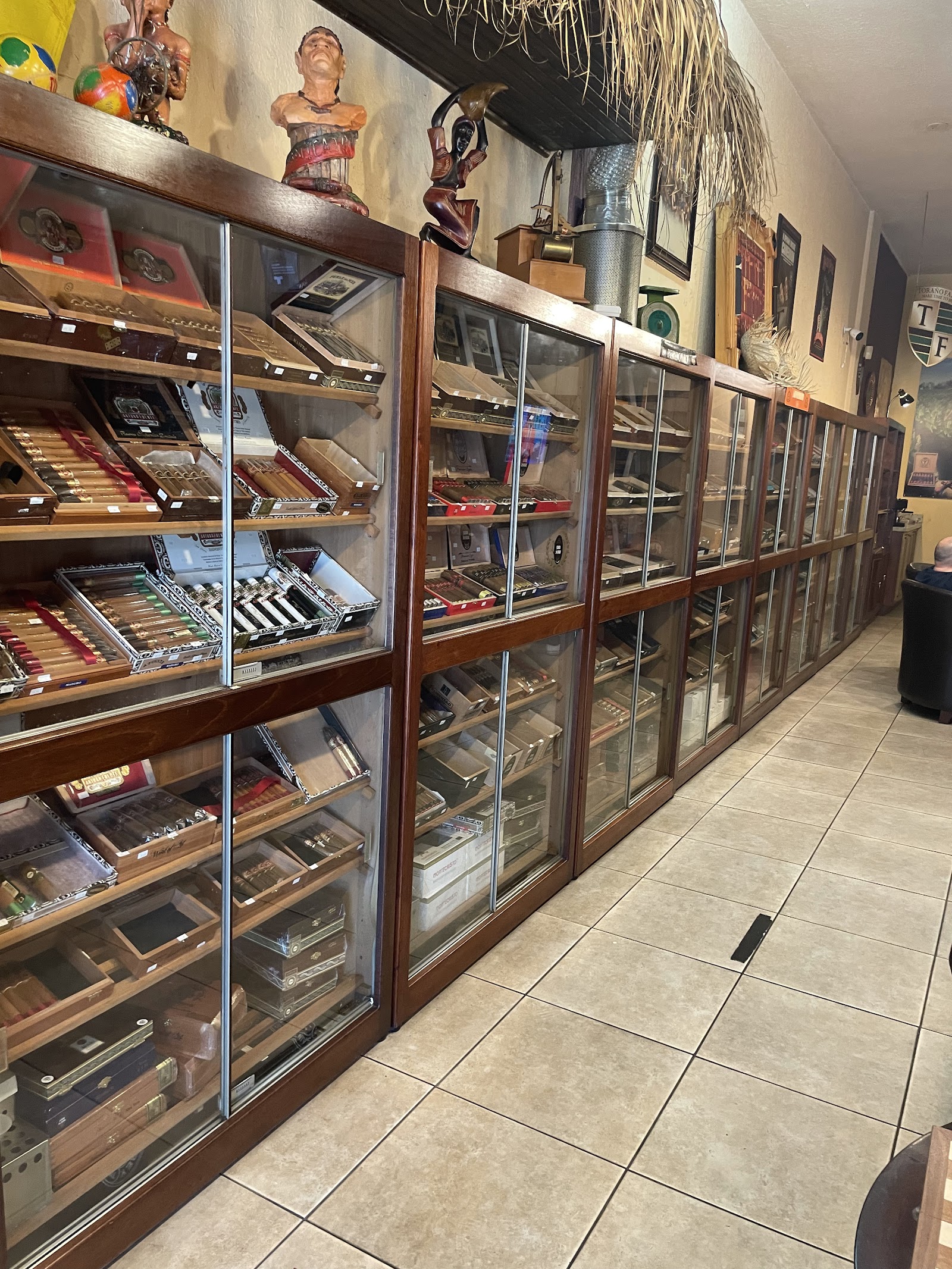 Yaxel Tobacco and Cigars photo 3